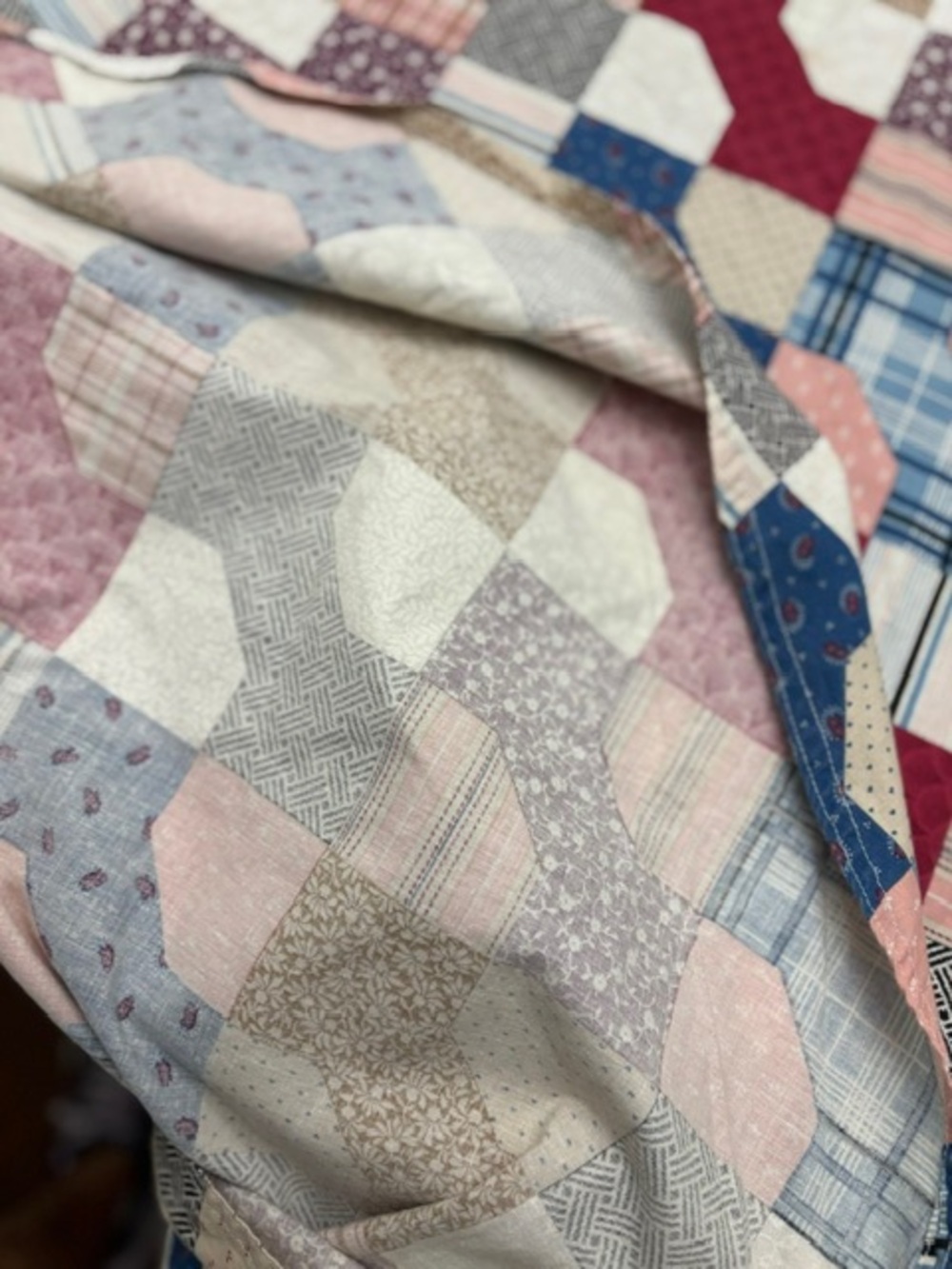 Vintage 1970’s Cotton Bow-Tie Patchwork 82” Round Tablecloth - Picture 3 of 3
